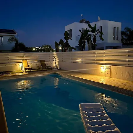 Hébergement de vacances House With 2 Bedrooms And Pool Perivólia