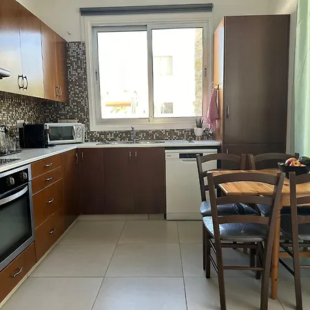 House With 2 Bedrooms And Pool