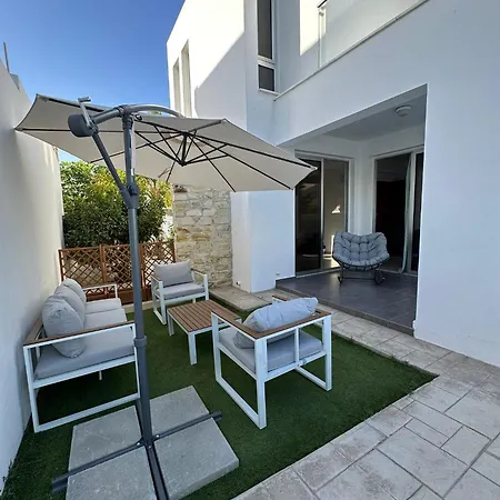 House With 2 Bedrooms And Pool