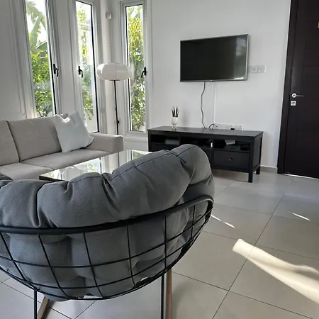 House With 2 Bedrooms And Pool Perivolia