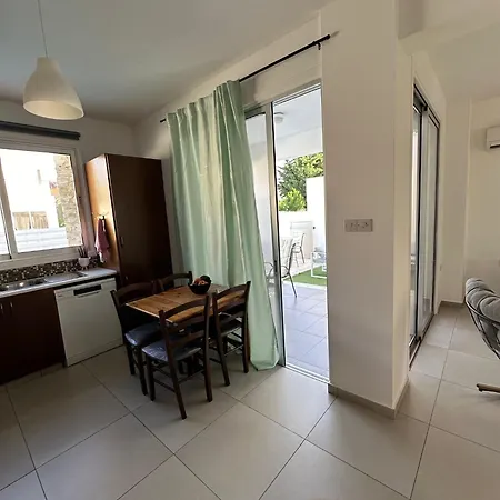 Vakantiehuis House With 2 Bedrooms And Pool *