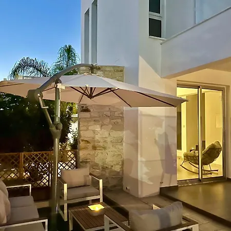House With 2 Bedrooms And Pool Ferienhaus *